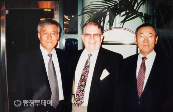 원자력 대전시대를 이끈 두 주역, 장인순(왼쪽) 박사와 한필순 박사, 이들은 박정희 대통령 때 해외 과학자 유치 1호 인물들이다./충청투데이