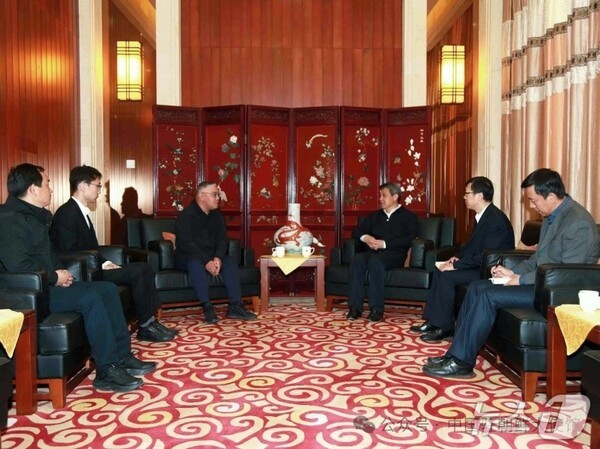 왕야쥔 주북한 중국대사가 29일 평양에서 신화통신 평양지사 관계자 등과 만났다./주북 중국대사관 홈페이지