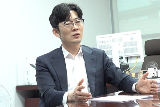 박충권 국민의힘 의원이 13일 서울 여의도 국회의원회관 사무실에서 본지와 인터뷰를 진행하고 있다./김명성 기자