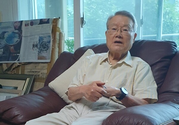 라종일 교수가 지난달 29일 서울 송파구의 자택에서 본지와 인터뷰를 진행하고 있다./샌드타임즈 