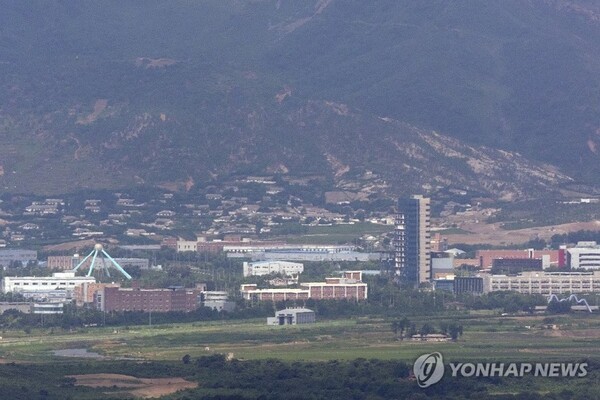 새 정부 들어 남북관계 복원 기조가 이어지면서 개성공단 재개 가능성이 거론되고 있다./연합
