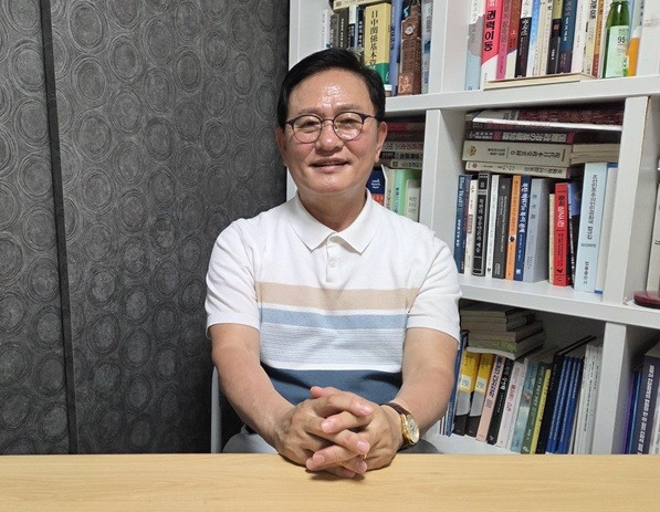 문근식 한양대학교 국방전략대학원 특임교수가 7월 15일 서울 강남구 샌드타임즈 사무실에서 인터뷰를 진행하고 있다./샌드타임즈