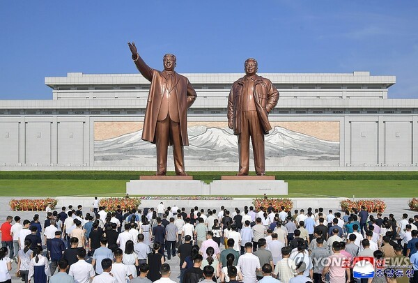 북한을 전 세계에서 가장 빈곤한 국가 중 하나로 만든 백두혈통의 경제 정책이 유훈이란 명목으로 세습되고 있다./연합