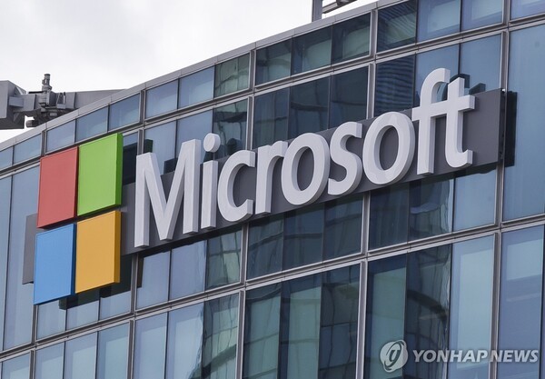 마이크로소프트가 10년 동안 미국인 디지털 에스코트의 감독 아래 중국인 엔지니어를 미국 국방부 클라우드 시스템 관리에 투입했다가 드러나 큰 문제가 됐다. 미국 국방부의 민감 정보가 중국인에게 노출된 것이다./연합