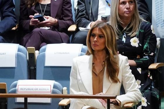지난 23일(현지시간) 미국 뉴욕 유엔본부에서 열린 유엔총회에 참석한 멜라니아 트럼프 여사 옆에  '대한민국'이라고 적힌 자리가 비어있다. 김혜경 여사는 이 자리에 나타나지 않았다. /로이터