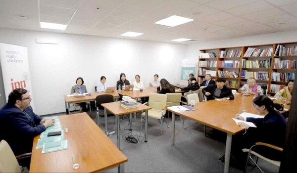 북한인권 비영리단체 씽크(THINK)가 체코에서 북한인권과 평화통일의 가치를 세계 청년들과 공유하는 국제 교류 프로젝트를 진행하고 있다 /씽크