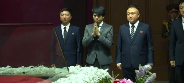 고 김영남 전 북한 최고인민회의상임위원장을 조문하는 주북 베트남 대사 일행/조선중앙TV