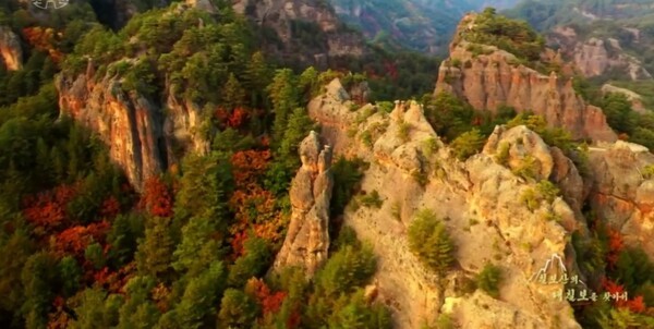 북한 조선중앙TV는 7일 함북의 명산 칠보산을 소개했다. 2025.11.07/조선중앙TV