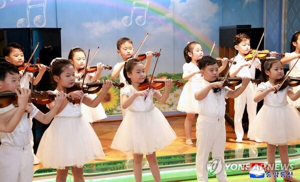 지난 20일 평양 중구역 대동문유치원에서 '어린이건강의 날' 행사가 열렸다고 조선중앙통신이 21일 보도했다. 2025.11.21/연합뉴스