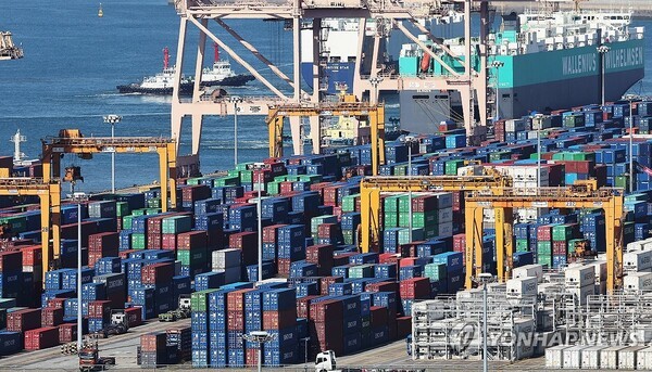 한국의 3분기 국내총생산(GDP) 성장률은 1.166%로 25일까지 속보치를 발표한 26개국 중 3위를 기록했다./연합