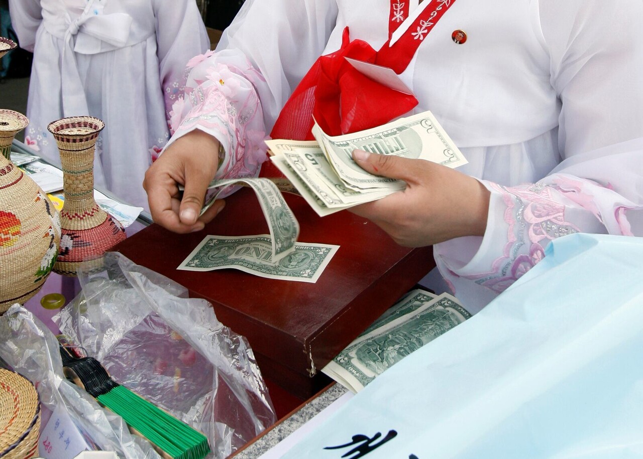 단독] 카드 결제에 '보험 관문' 세운 北… 평양부터 죈다 < 프리미엄